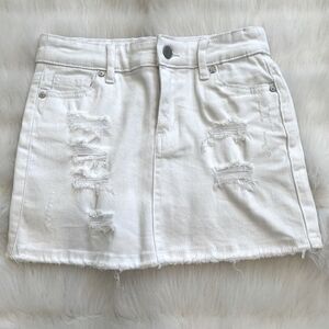 Tractr Distressed White Mini (8)